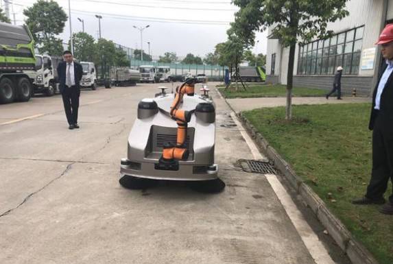 「長沙高質量發展調研行」助力高質量發展 這群清潔機器人登場了!